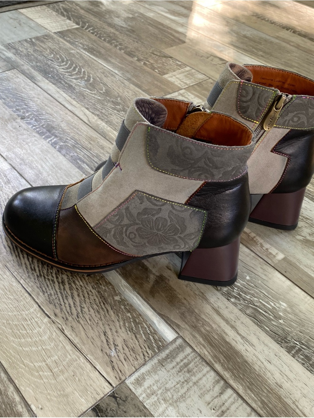 NWOT L'ARTISTE Multitone Suede & Leather Ankle Boots in Taupe, Brown & Black